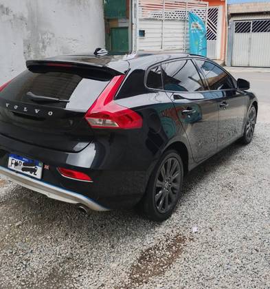 VOLVO V40 2.0 T4 COMFORT TURBO GASOLINA 4P AUTOMÁTICO VOLVO V40 2.0 T4 COMFORT TURBO GASOLINA 4P AUTOMÁTICO